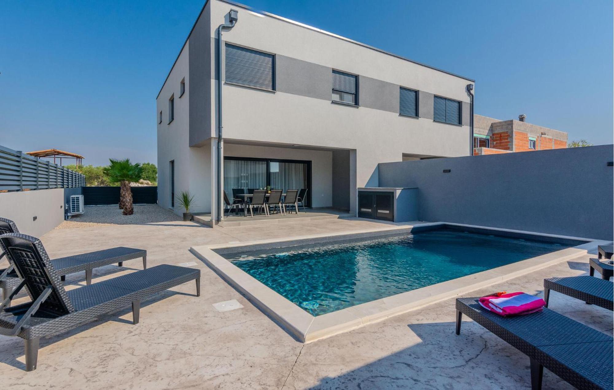 Holiday home Gorgeous In With Outdoor Swimming Pool *